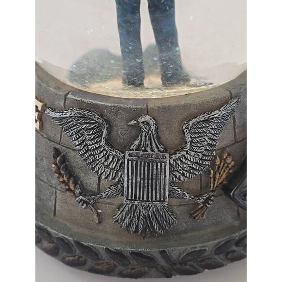 Police Department Musical Snow Globe USA - Picture 8 of 16